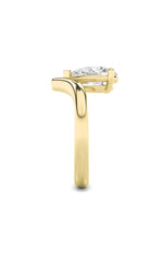 Load image into Gallery viewer, 1.5CTW Pear Shaped Lab Grown Diamond (F/VS) Chevron Solitaire Engagement Ring in 14K Gold
