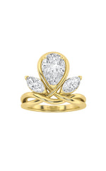 Load image into Gallery viewer, 3CTW Pear Shaped Lab Grown Diamond (F/VS) Knot Ring in 14K Gold
